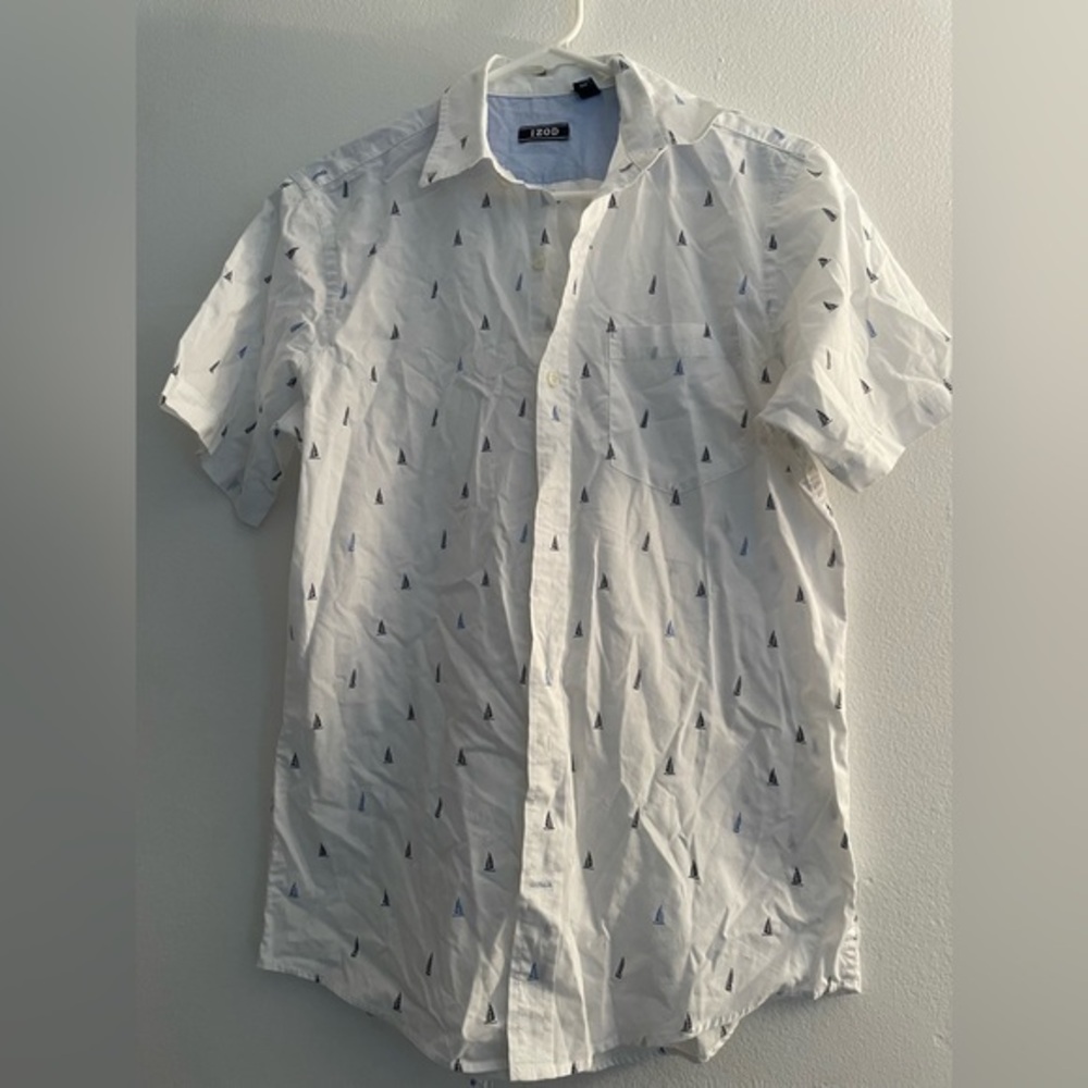 izod men short sleeve button down shirt  white with small boats size small